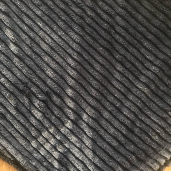 Black Rivet Women’s Faux Fur Poncho - Picture 5 of 5